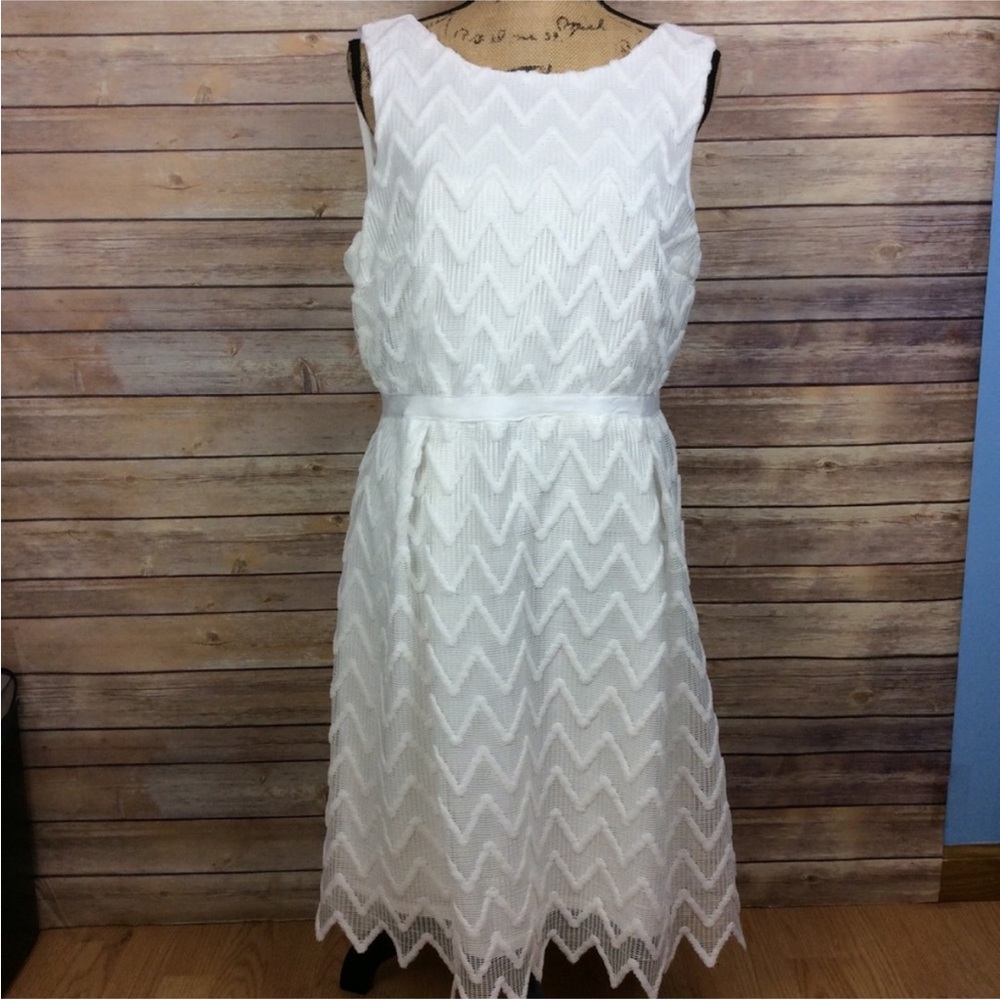 DR Collection Womens Size 14 White Lace Dress Zig Zag Pattern NWT